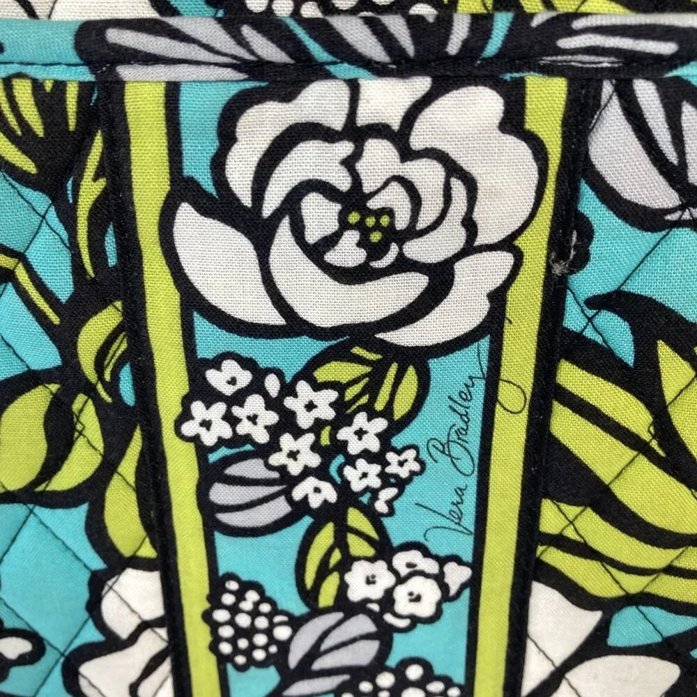 Vera Bradley Tablet Case Island Blooms Floral Padded Zip Around 8.5 in x 11.5 in